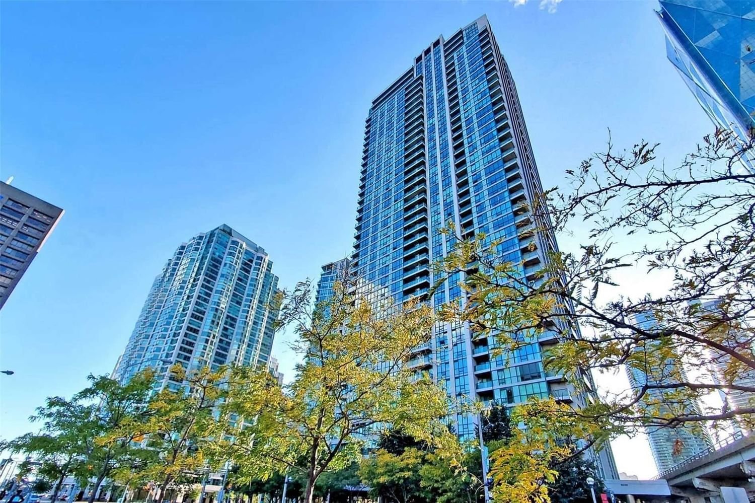 16 Yonge St, unit 1005 for rent in The Waterfront - image #3