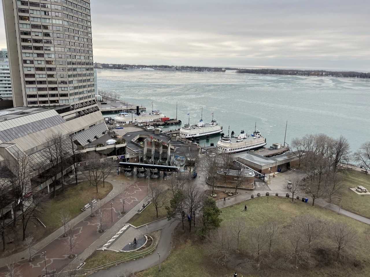 33 Harbour Sq, unit 1626 for rent