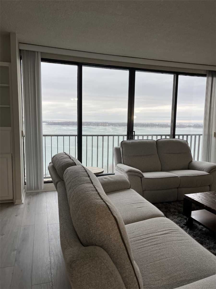 33 Harbour Sq, unit 1626 for rent