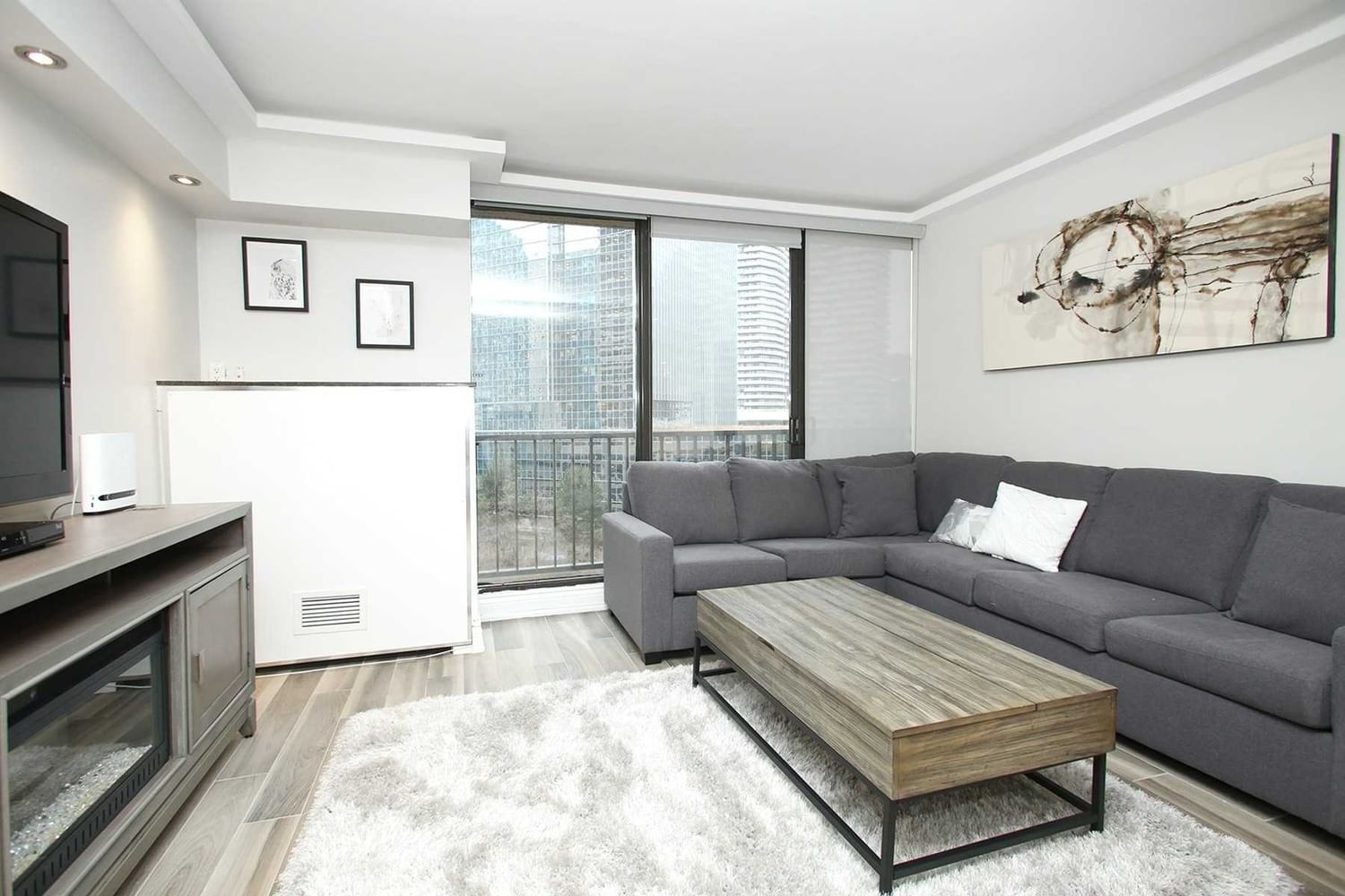 33 Harbour Sq, unit 1212 for rent