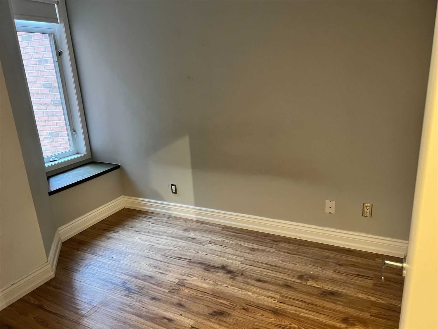415 Jarvis St, unit 211 for rent - image #9