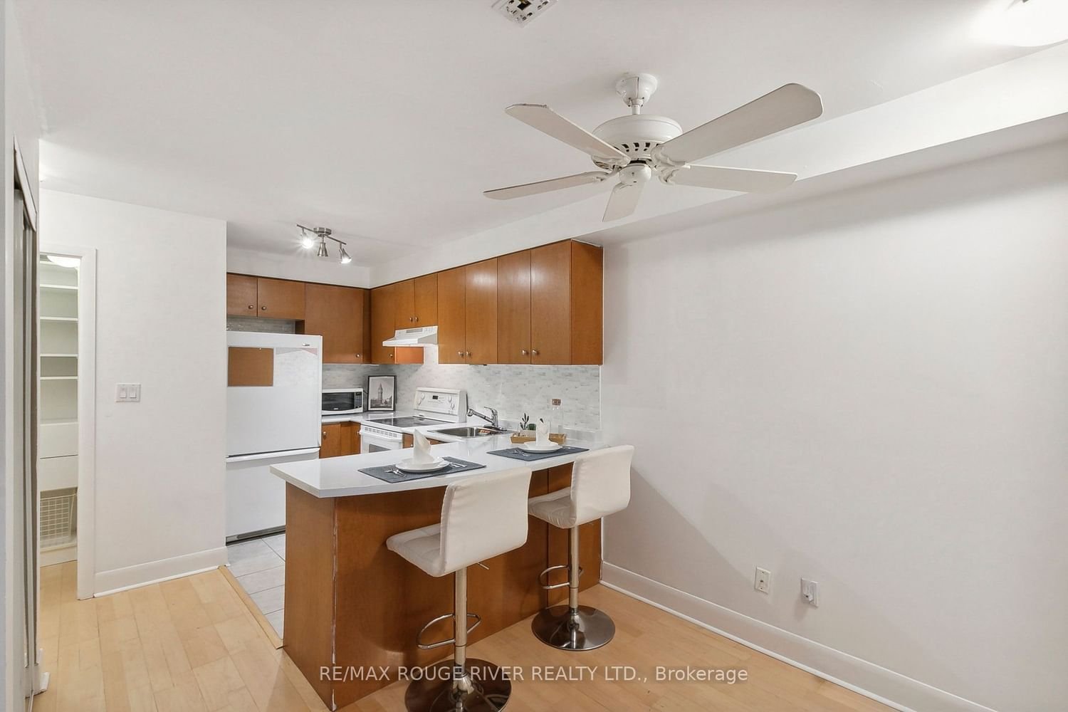 415 Jarvis St, unit 150 for rent - image #3