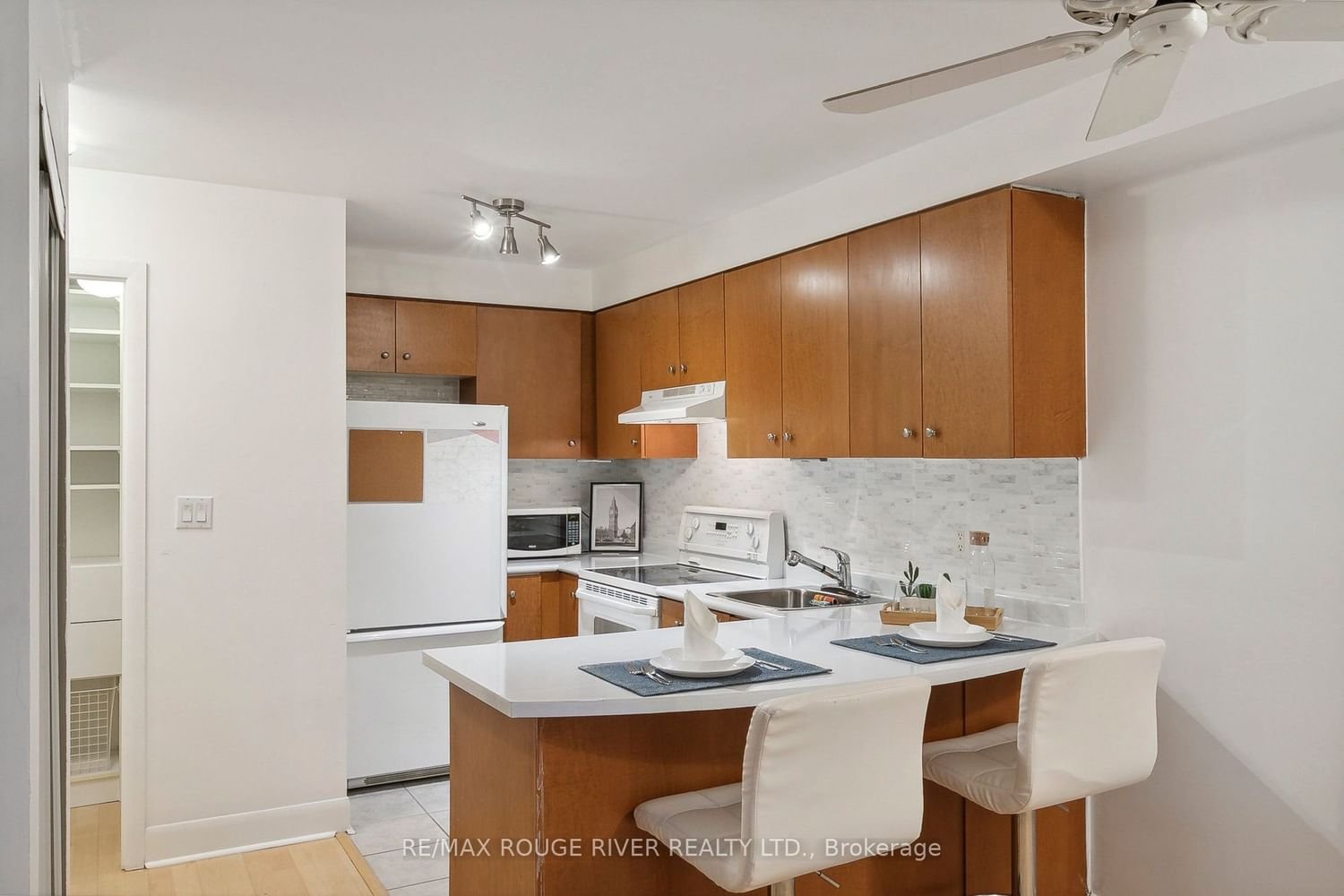 415 Jarvis St, unit 150 for rent - image #4