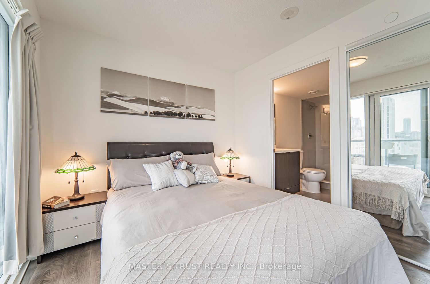 89 Mcgill St, unit 1208 for sale - image #4