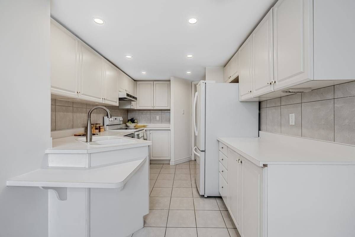 215 The Donway W, unit 415 for sale - image #8