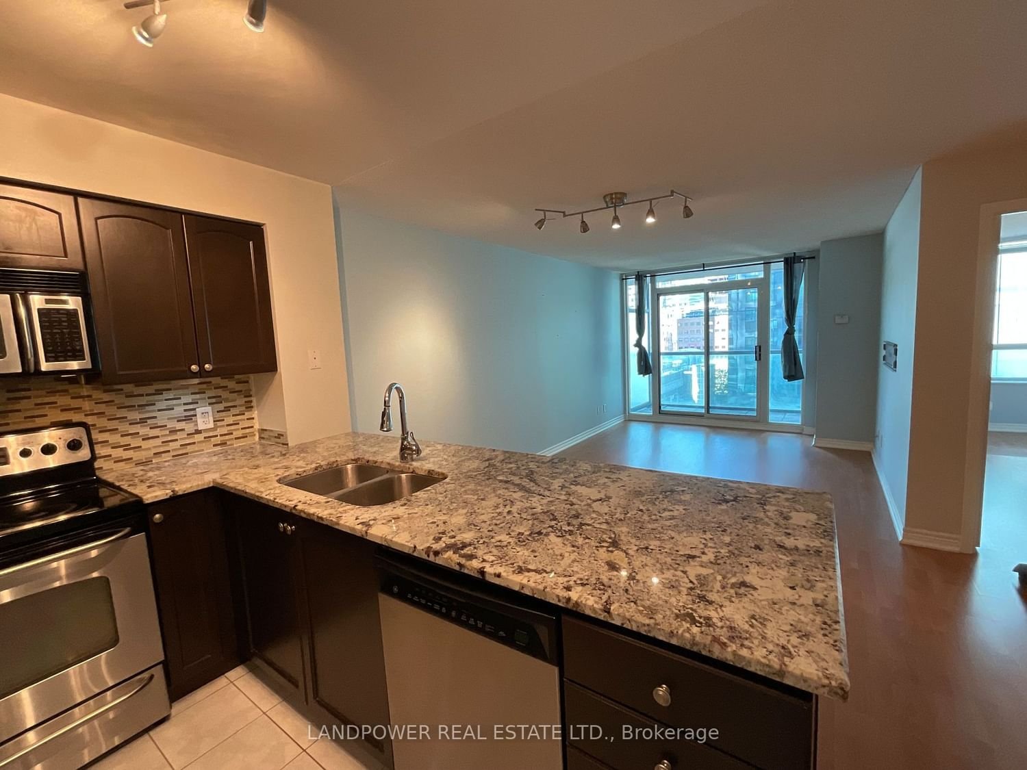 30 Grand Trunk Cres W, unit 1105 for rent - image #1