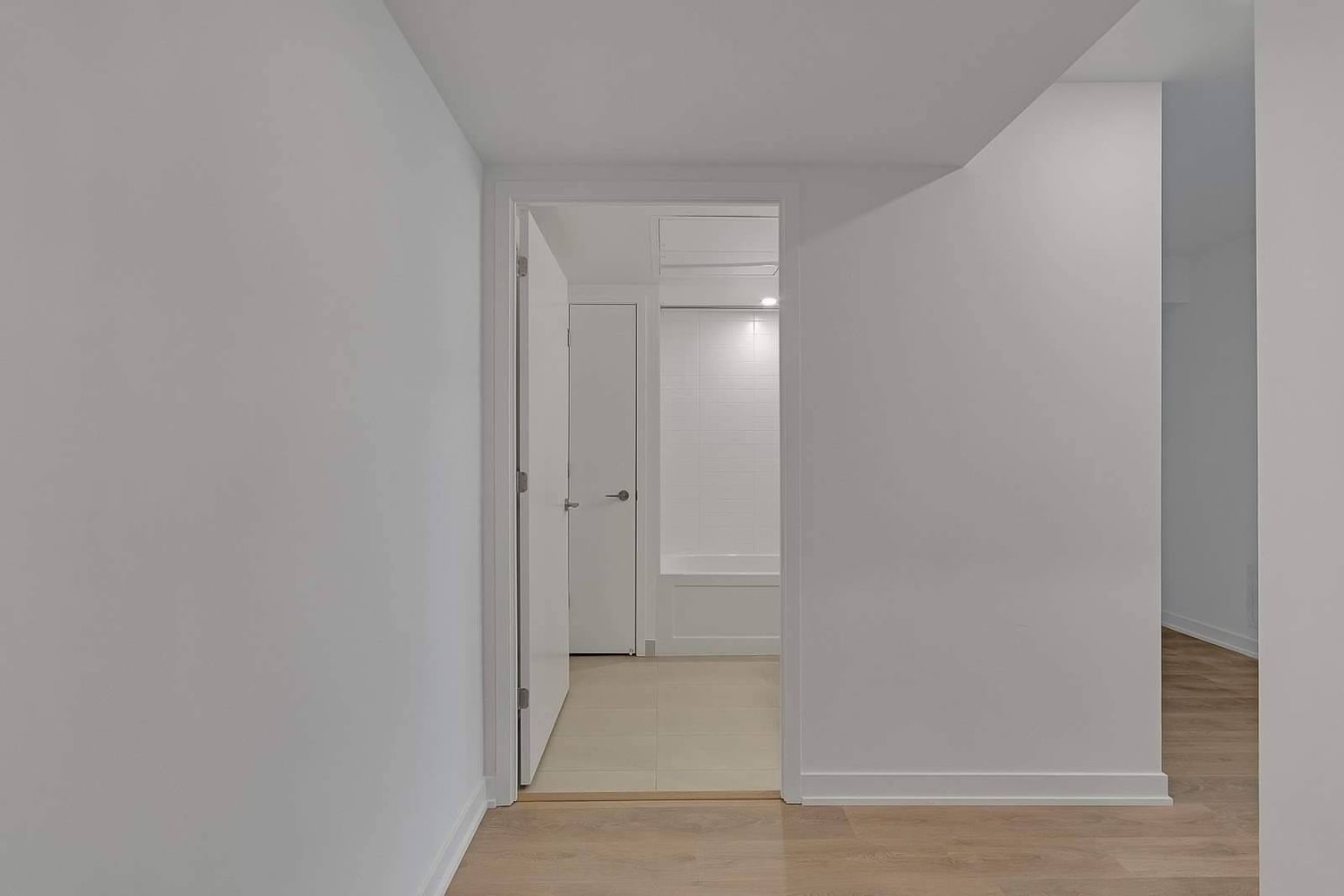 501 Yonge St, unit 4801 for rent in The Village - image #2