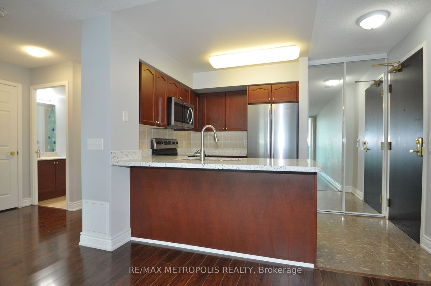 30 Grand Trunk Cres, unit 2807 for rent - image #10