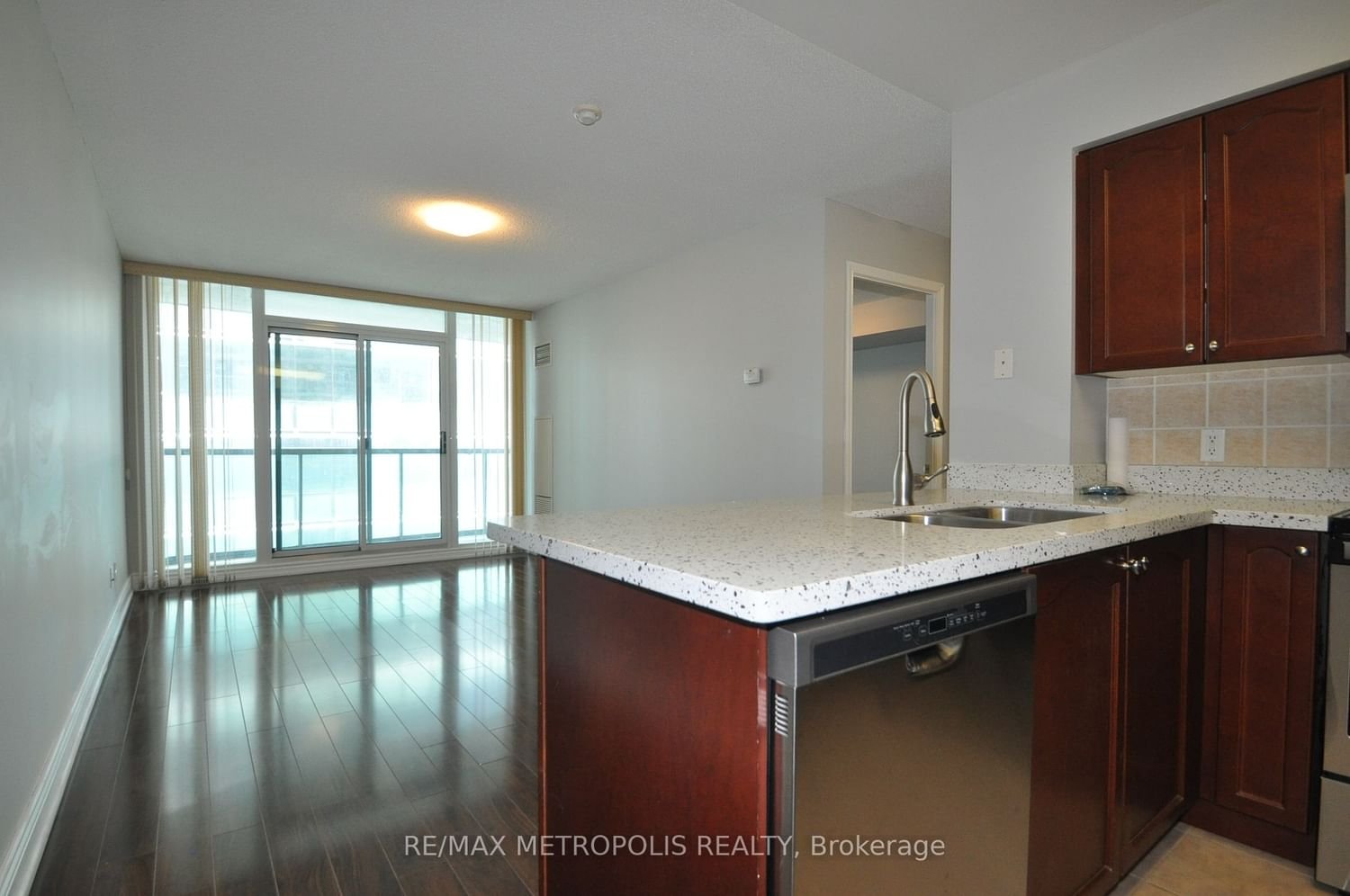 30 Grand Trunk Cres, unit 2807 for rent - image #2
