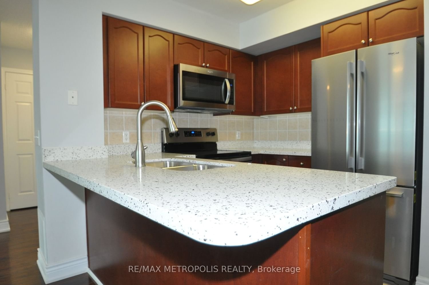 30 Grand Trunk Cres, unit 2807 for rent - image #3