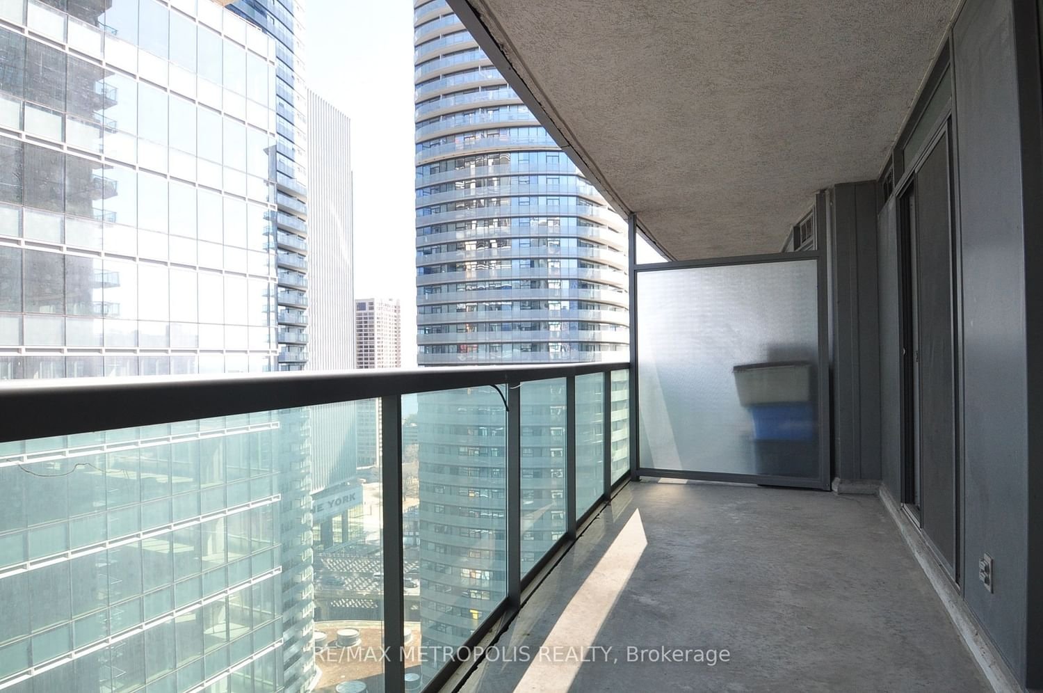 30 Grand Trunk Cres, unit 2807 for rent - image #5