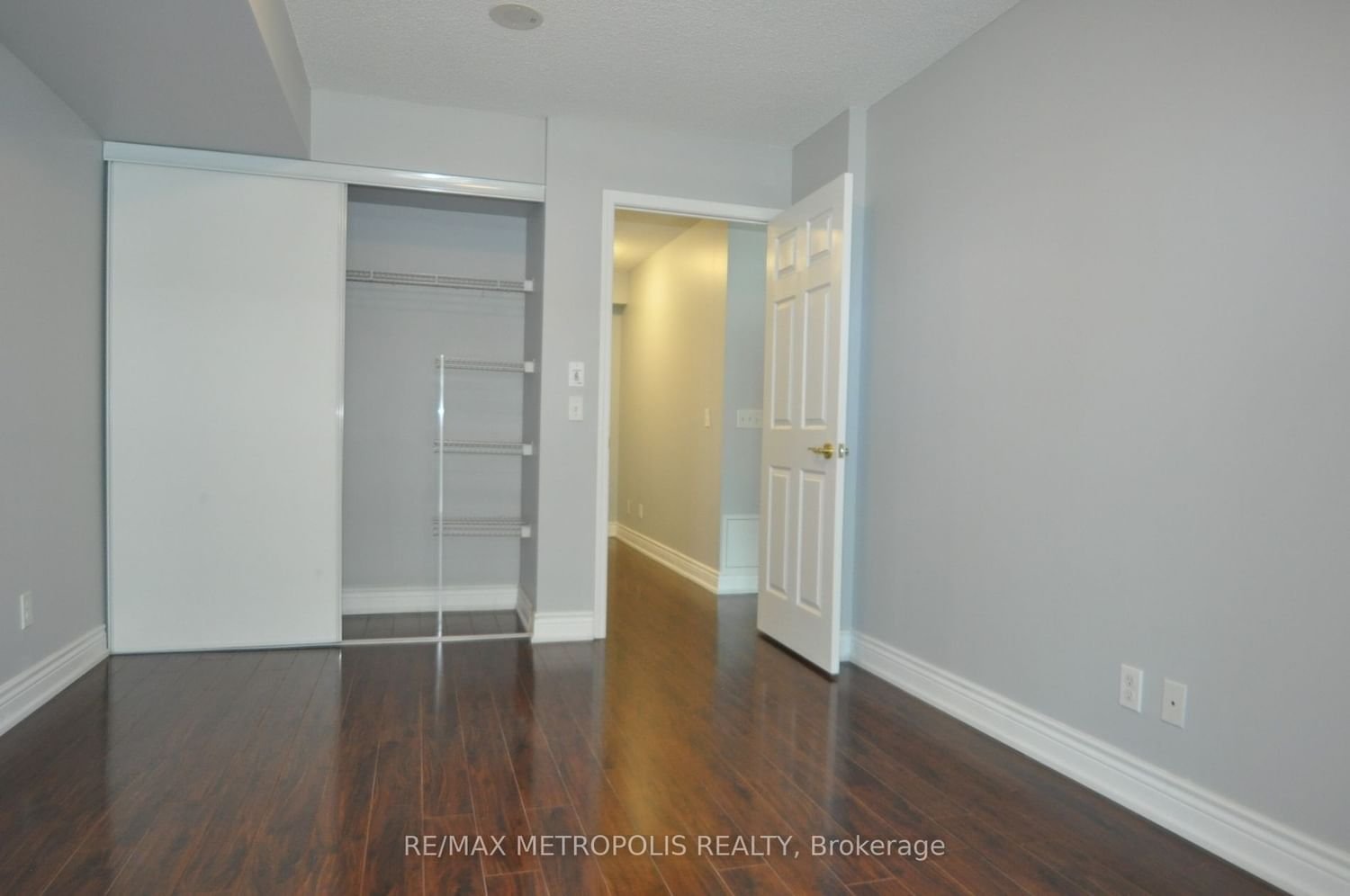 30 Grand Trunk Cres, unit 2807 for rent - image #8
