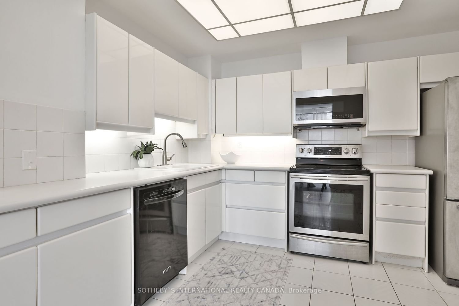 7 Broadway Ave, unit 1003 for rent - image #16