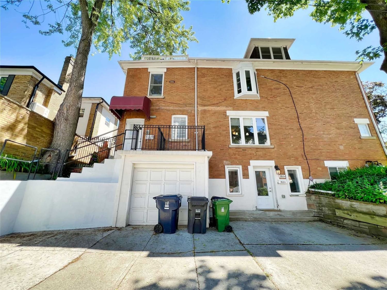 18 Shorncliffe Ave | 1 Bed + 1 | 1 Bath | Unit #lower
