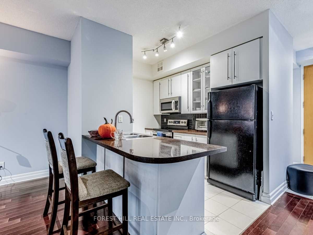 70 Alexander St, unit 305 for rent