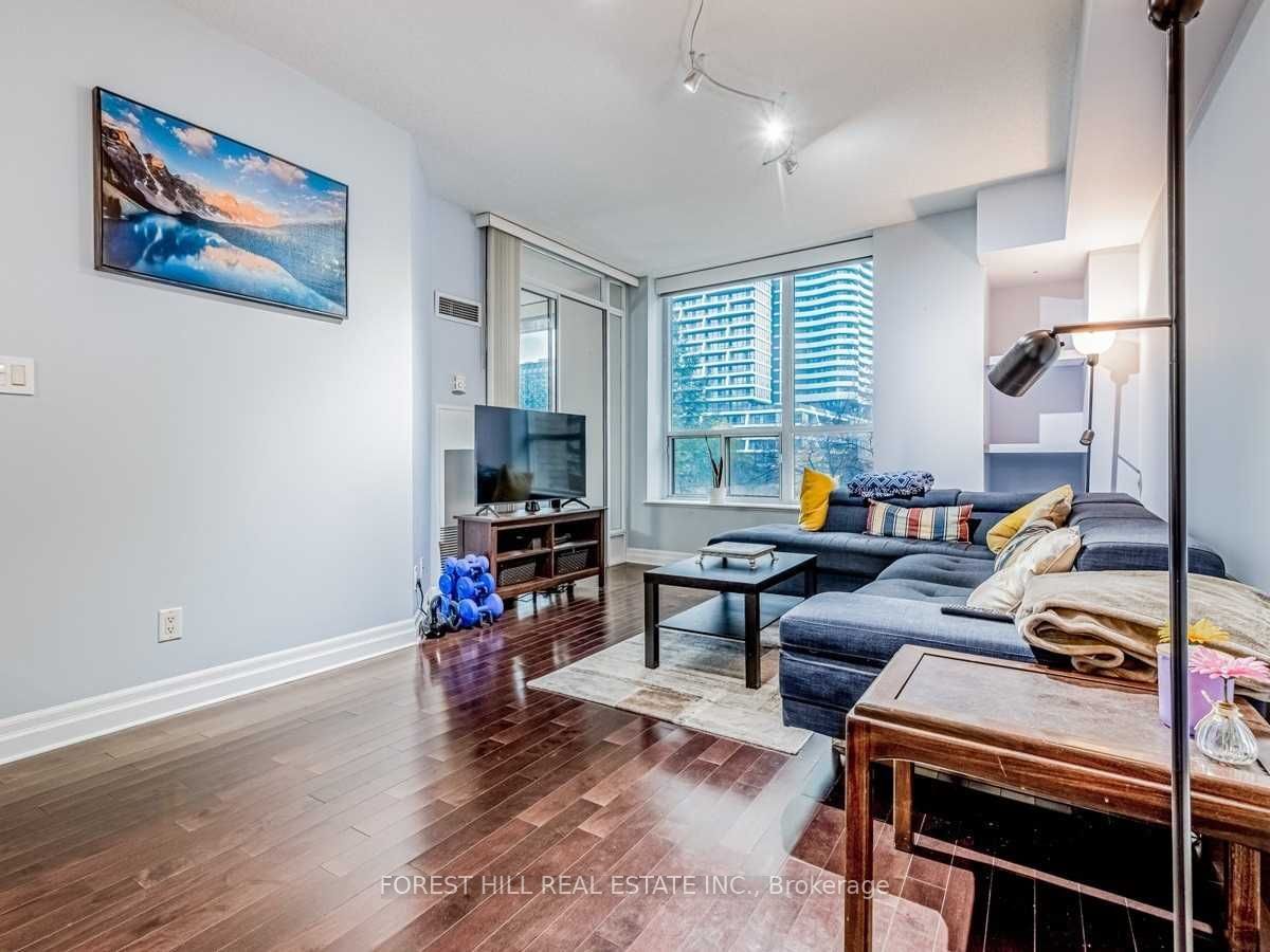 70 Alexander St, unit 305 for rent