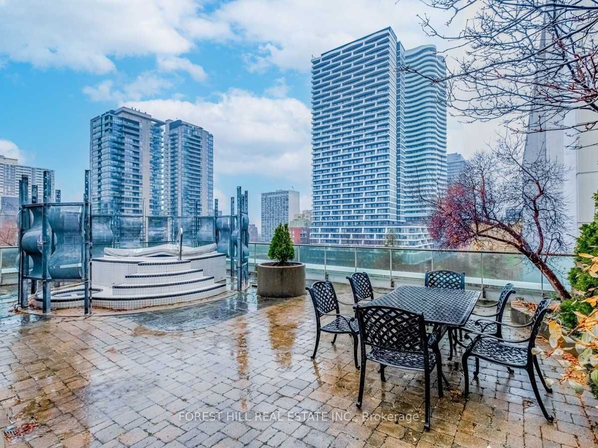 70 Alexander St, unit 305 for rent