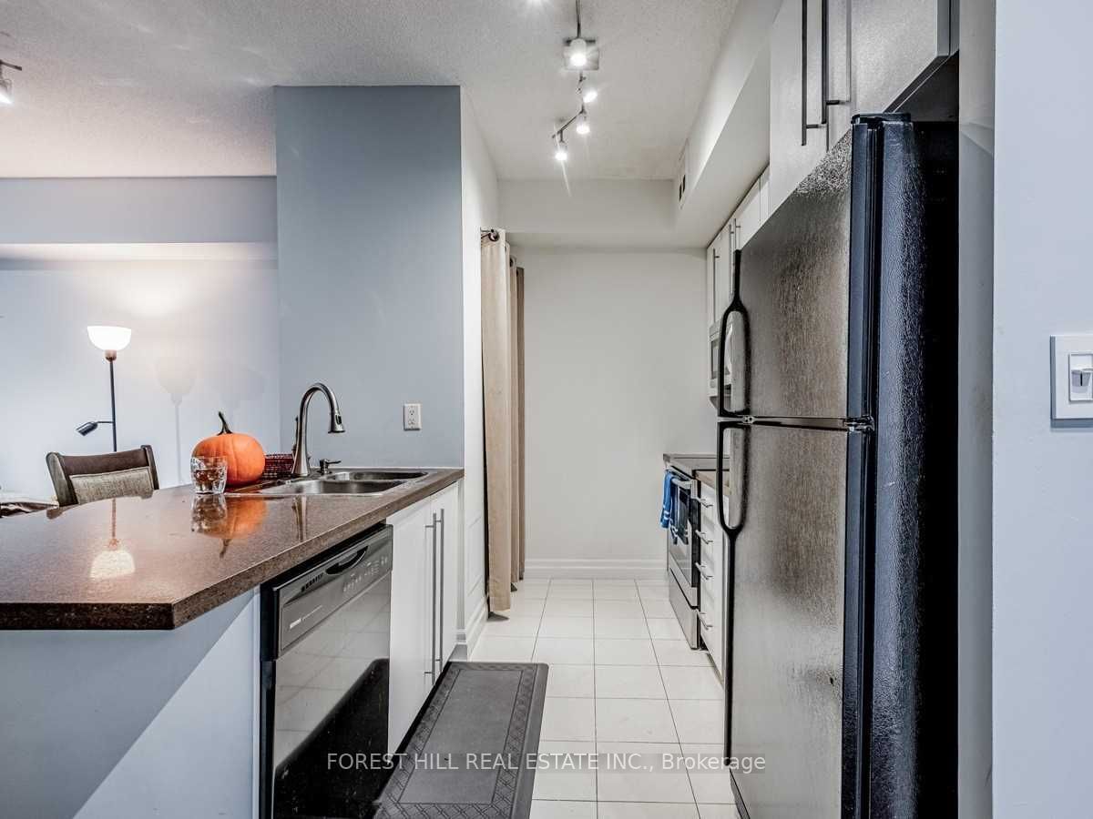 70 Alexander St, unit 305 for rent