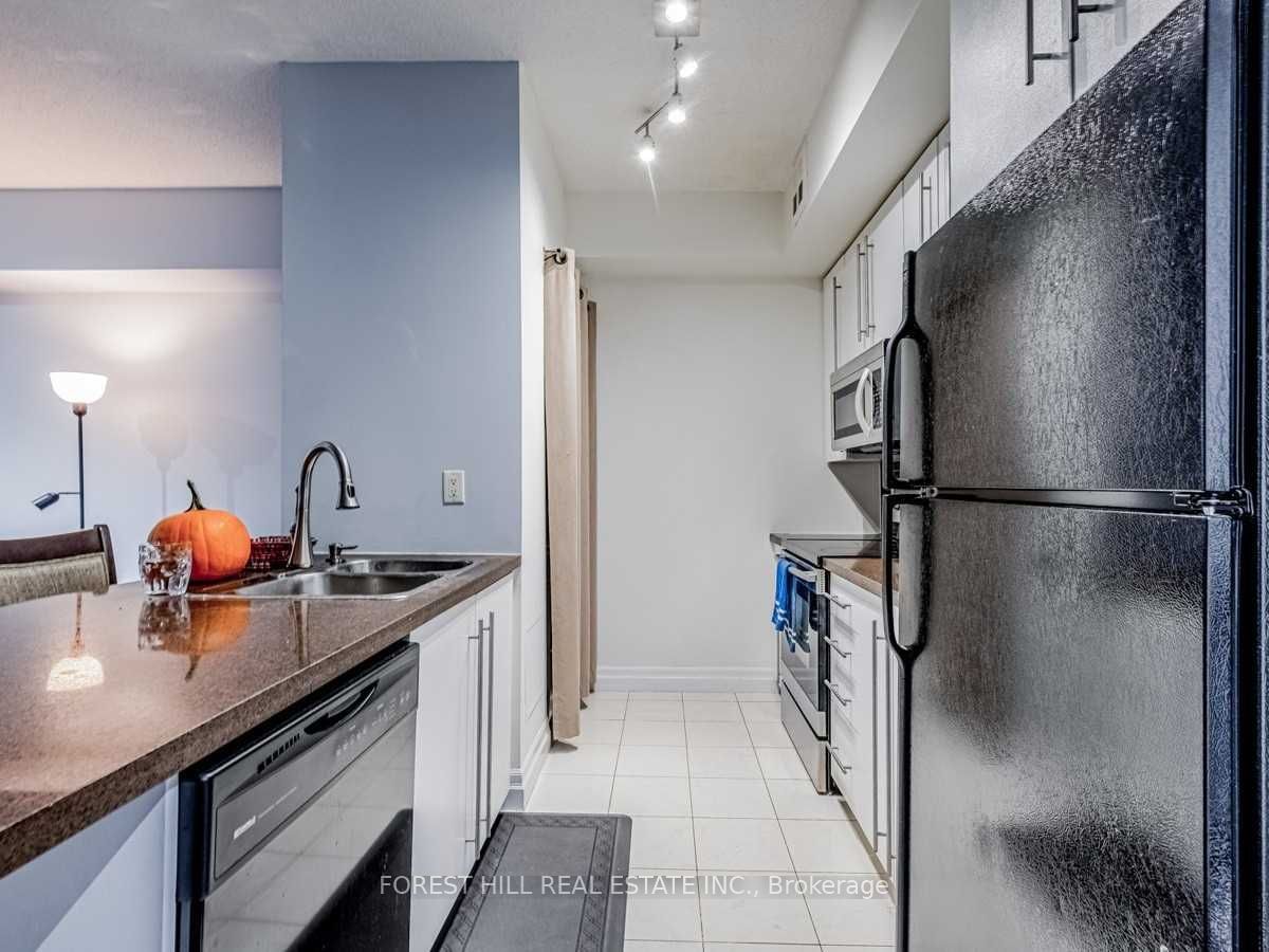 70 Alexander St, unit 305 for rent