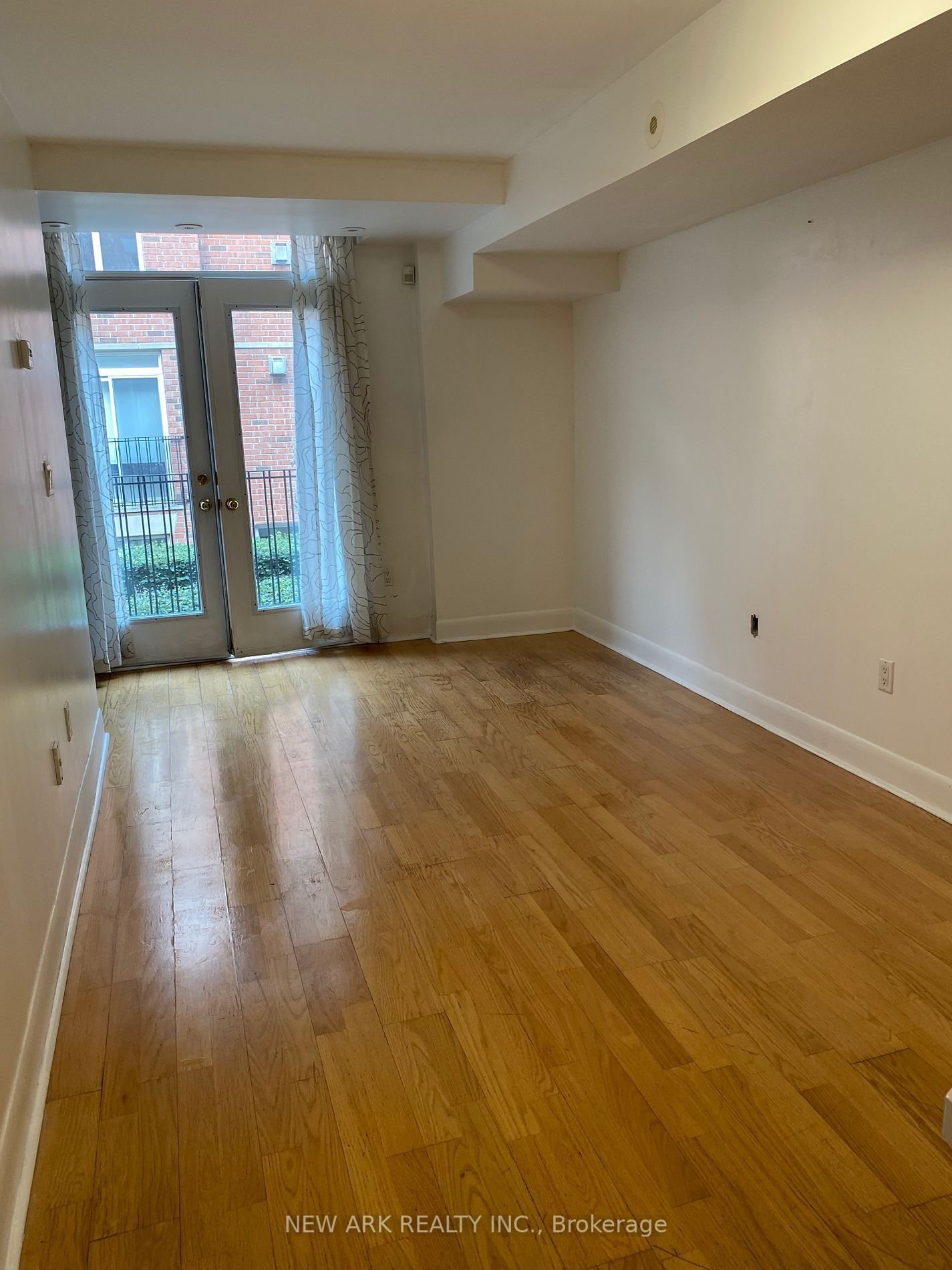 415 Jarvis St, unit 218 for rent - image #3