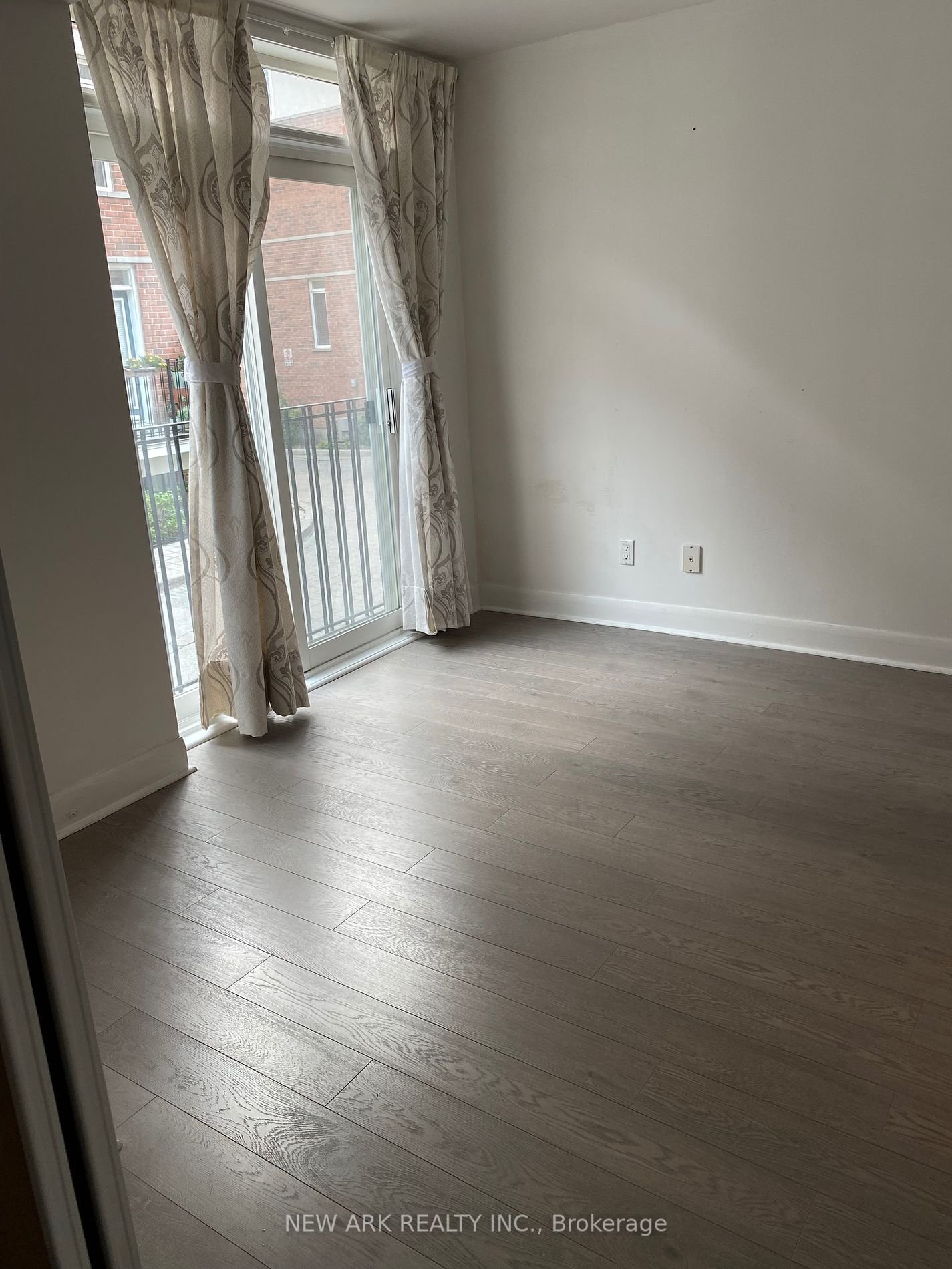 415 Jarvis St, unit 218 for rent - image #7