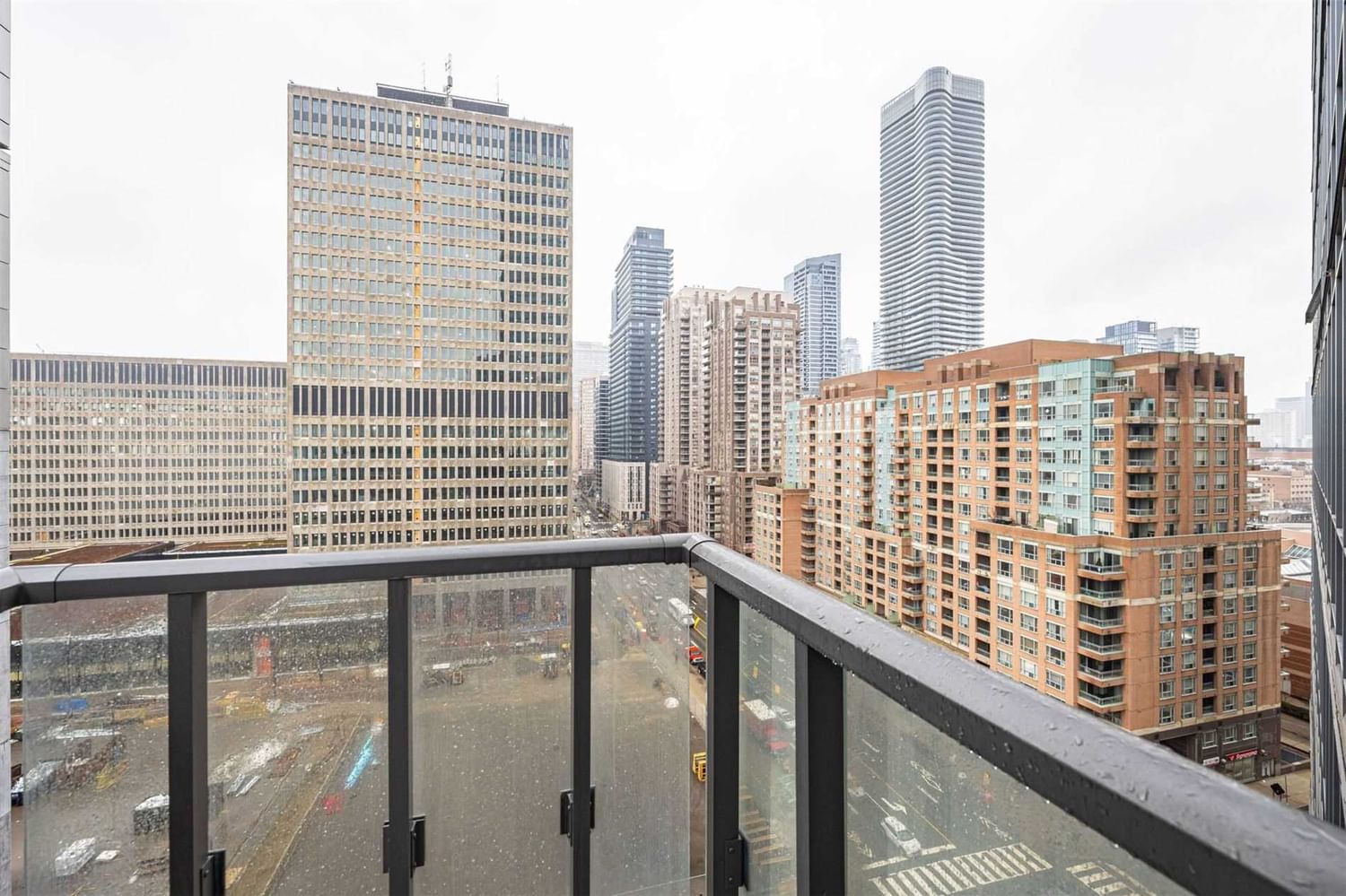 832 Bay St, unit 1203 for rent - image #18