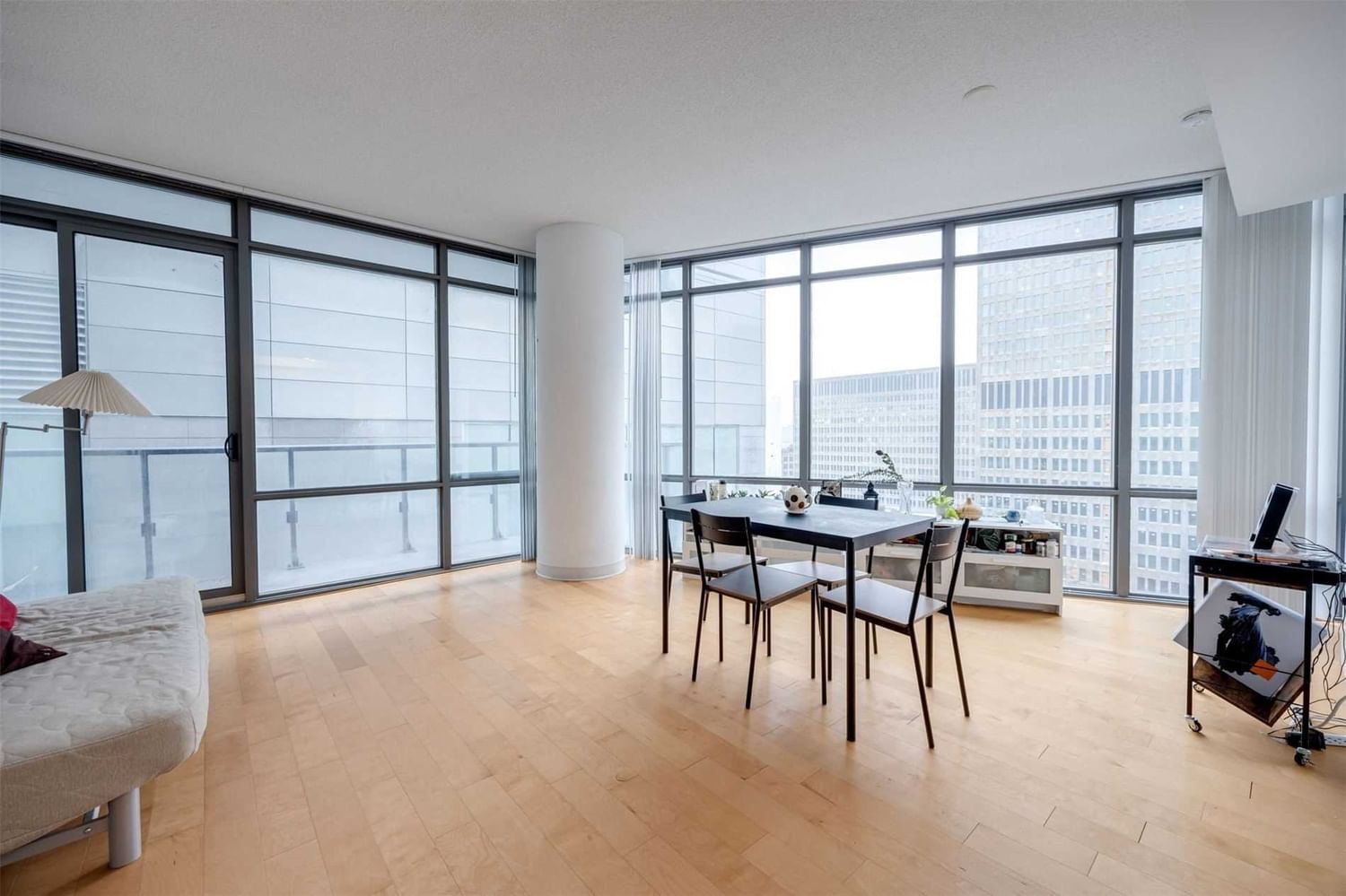 832 Bay St, unit 1203 for rent - image #4