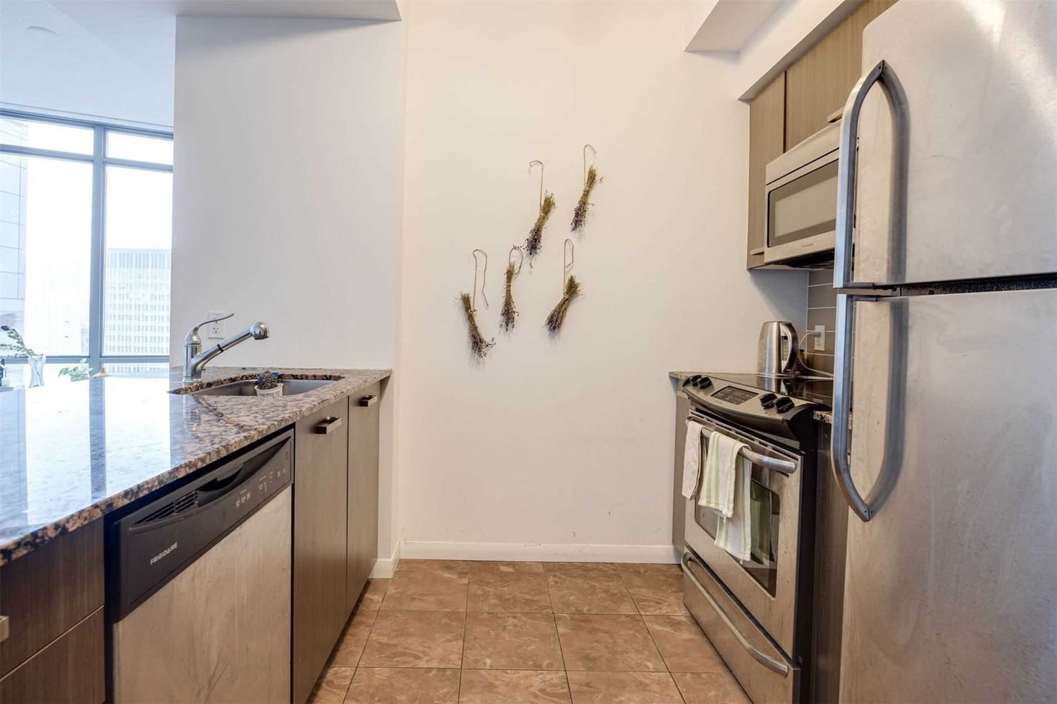 832 Bay St, unit 1203 for rent - image #8