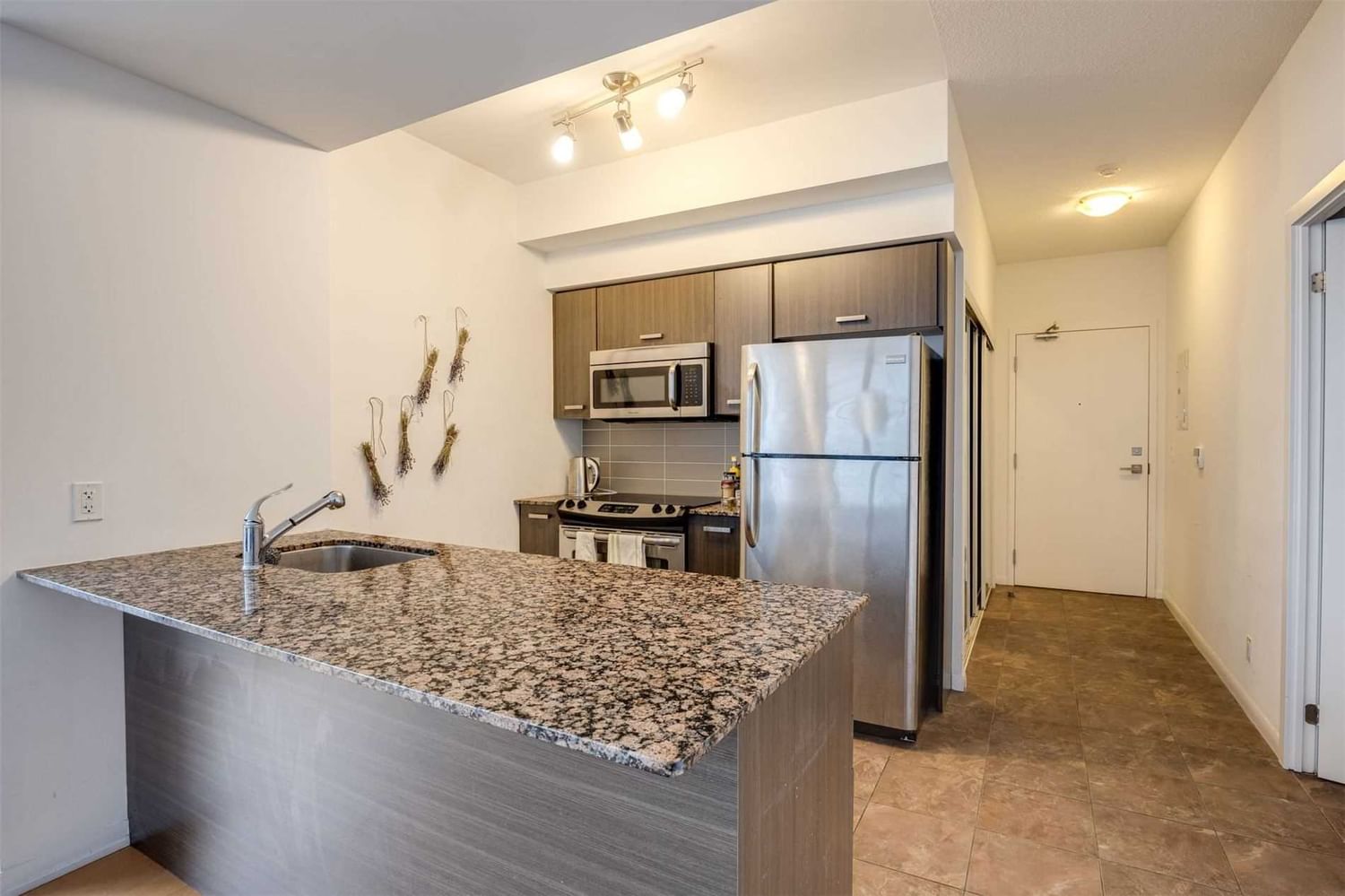 832 Bay St, unit 1203 for rent - image #9