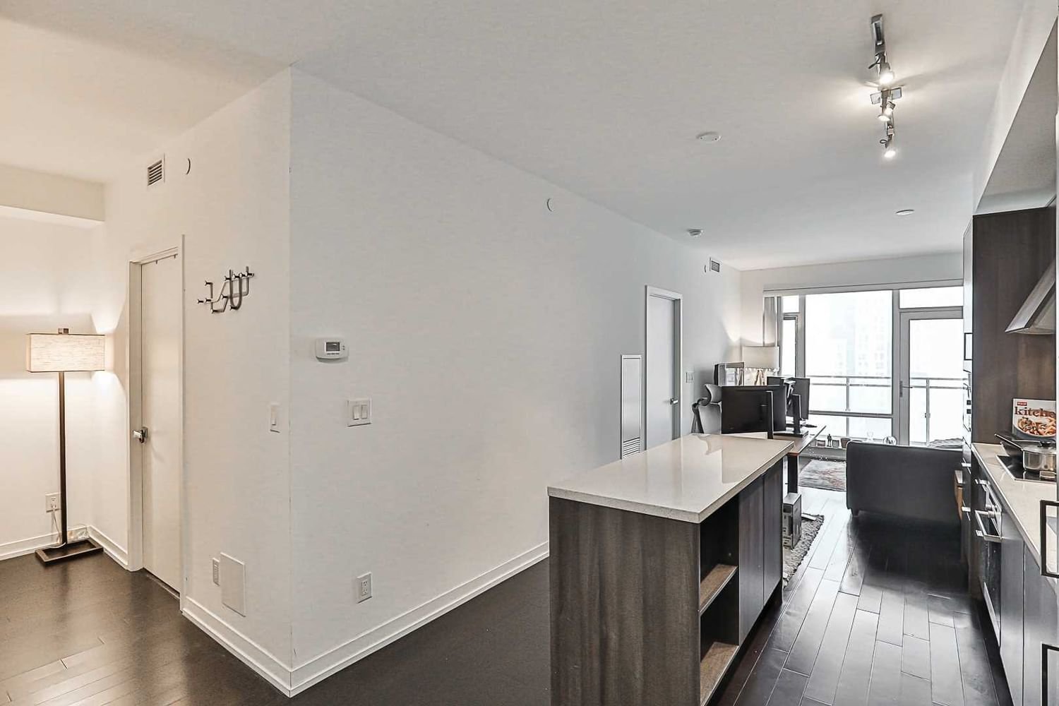 21 Widmer St, unit 3304 for rent - image #8