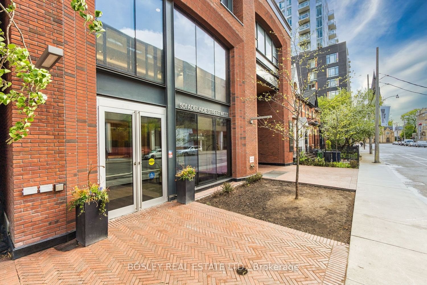 501 Adelaide St W, unit 310 for sale - image #2