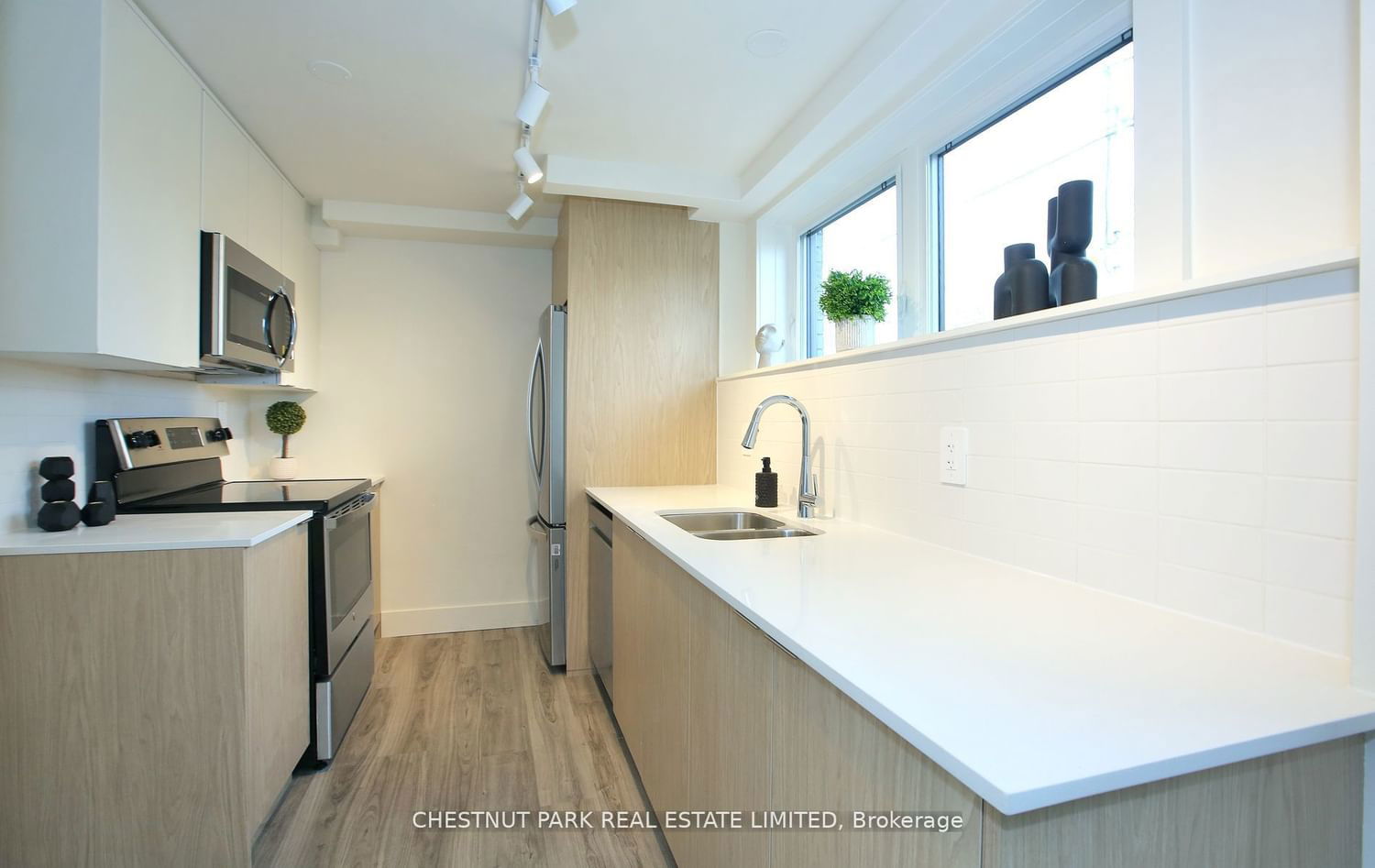 1440 Avenue Rd, unit 1 for rent - image #8