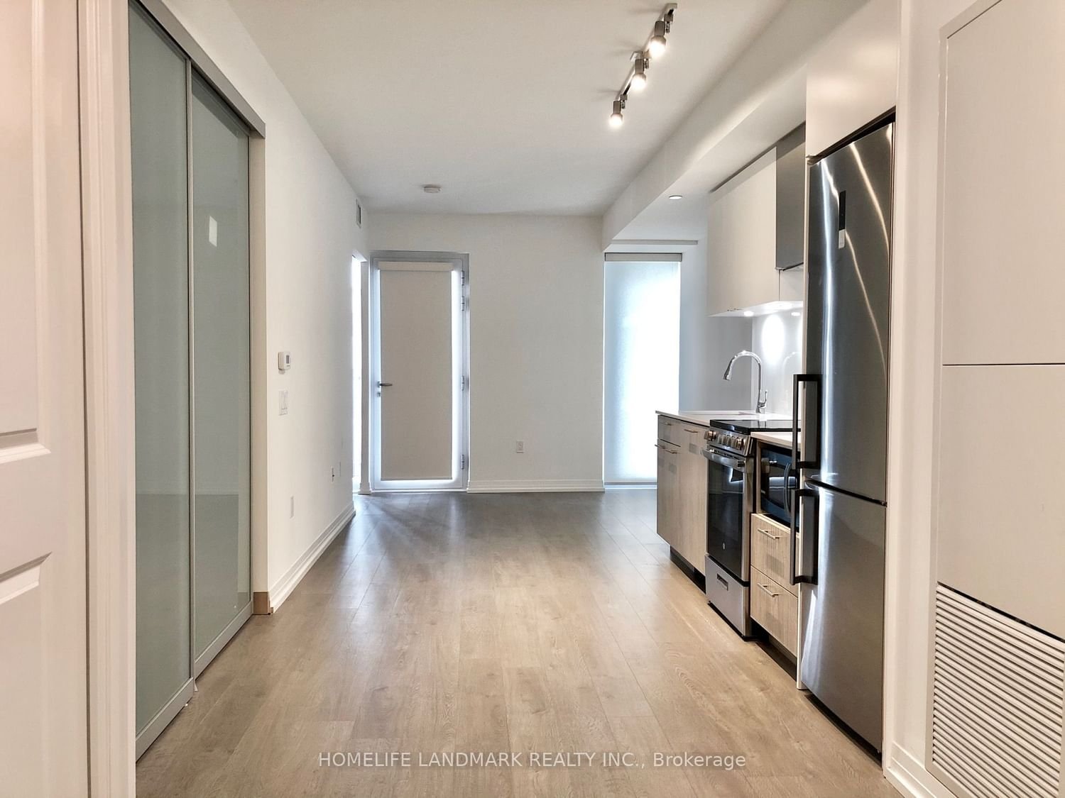 251 Jarvis St, unit 839 for rent - image #4
