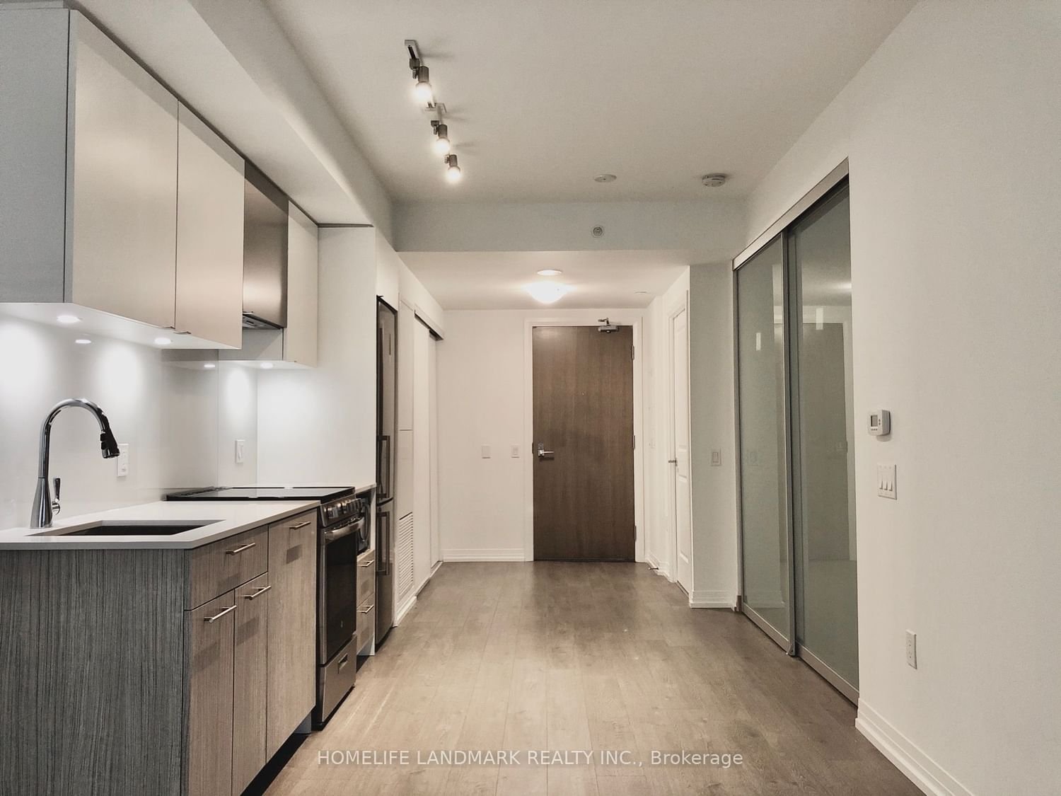251 Jarvis St, unit 839 for rent - image #5