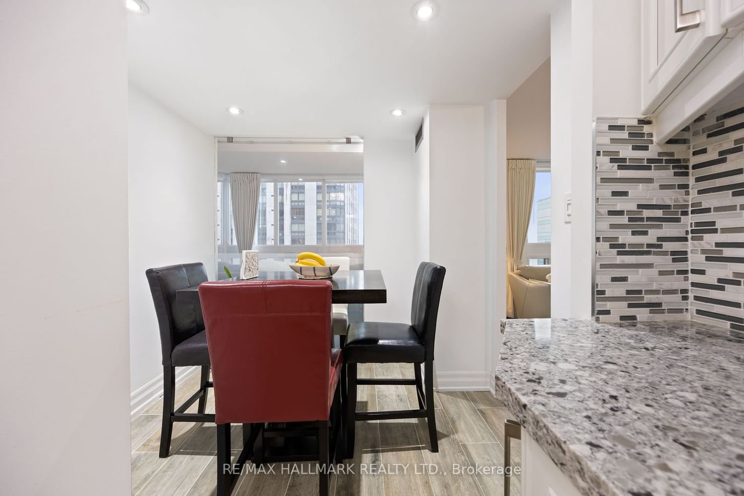 10 Kenneth Ave, unit 1004 for sale - image #6