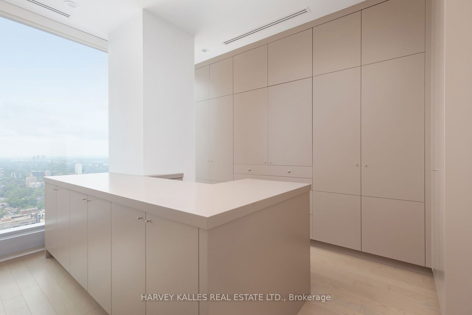 50 Yorkville Ave, unit 3201 for sale in Yorkville - image #3