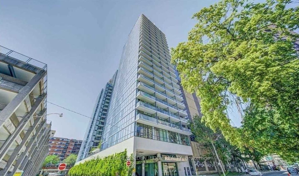 210 Simcoe St, unit 1603 for rent