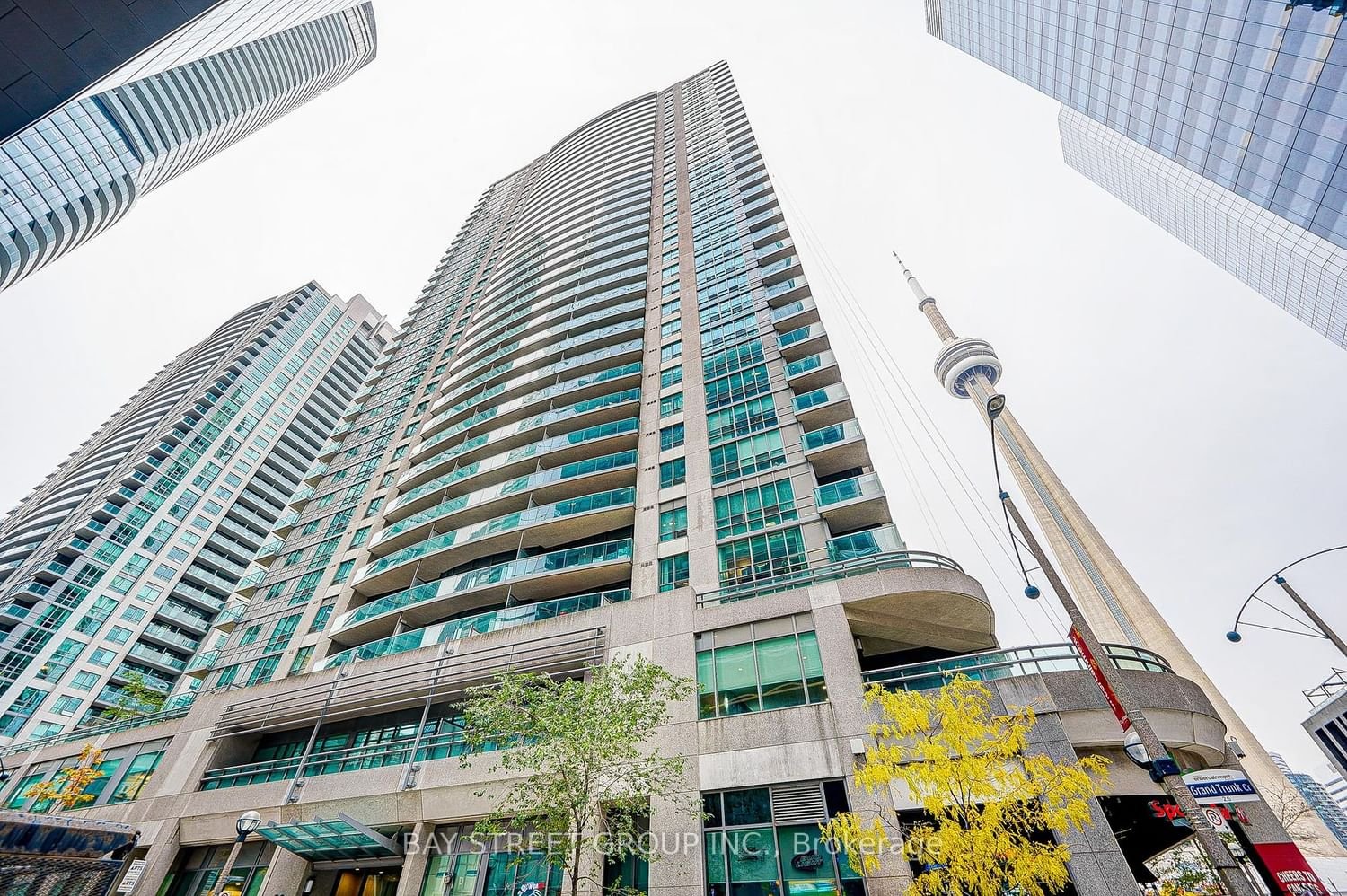 30 Grand Trunk Cres, unit 711 for rent - image #1