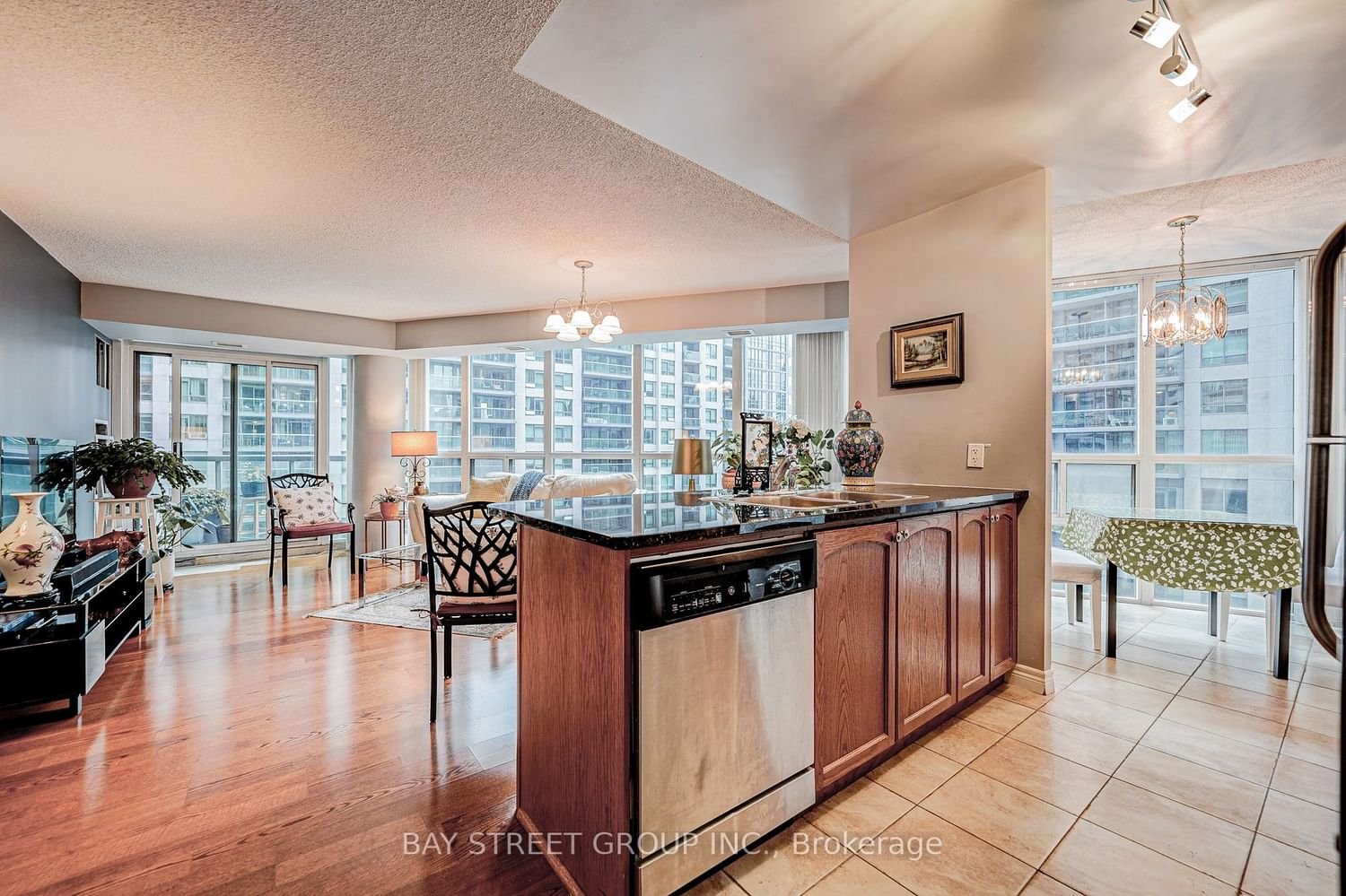 30 Grand Trunk Cres, unit 711 for rent - image #14