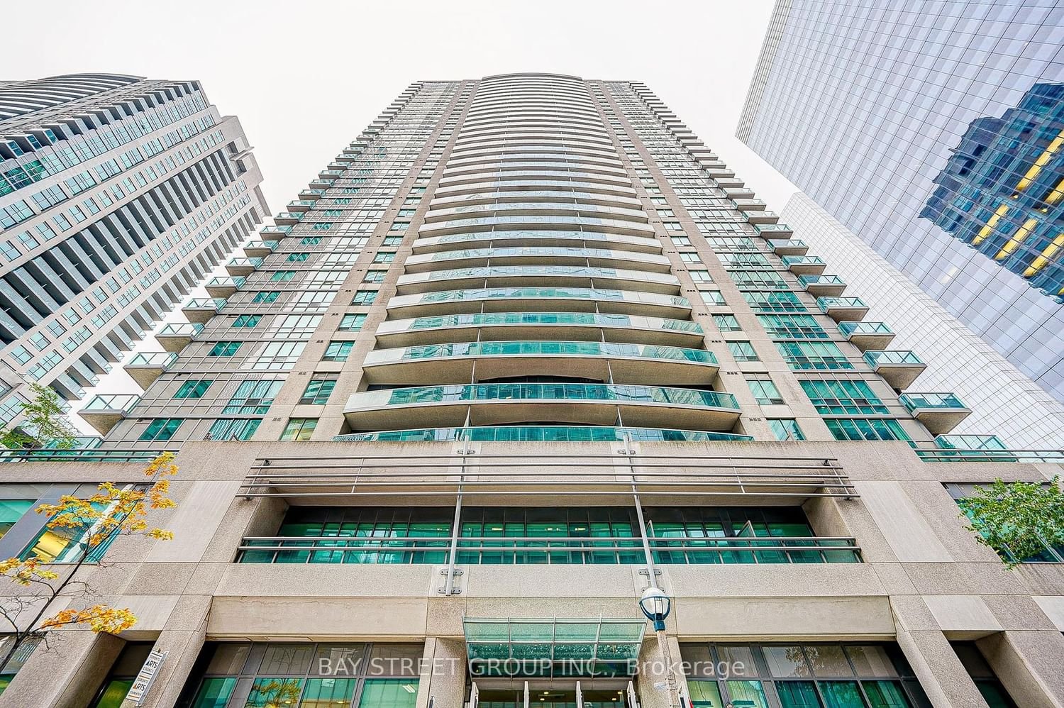 30 Grand Trunk Cres, unit 711 for rent - image #2