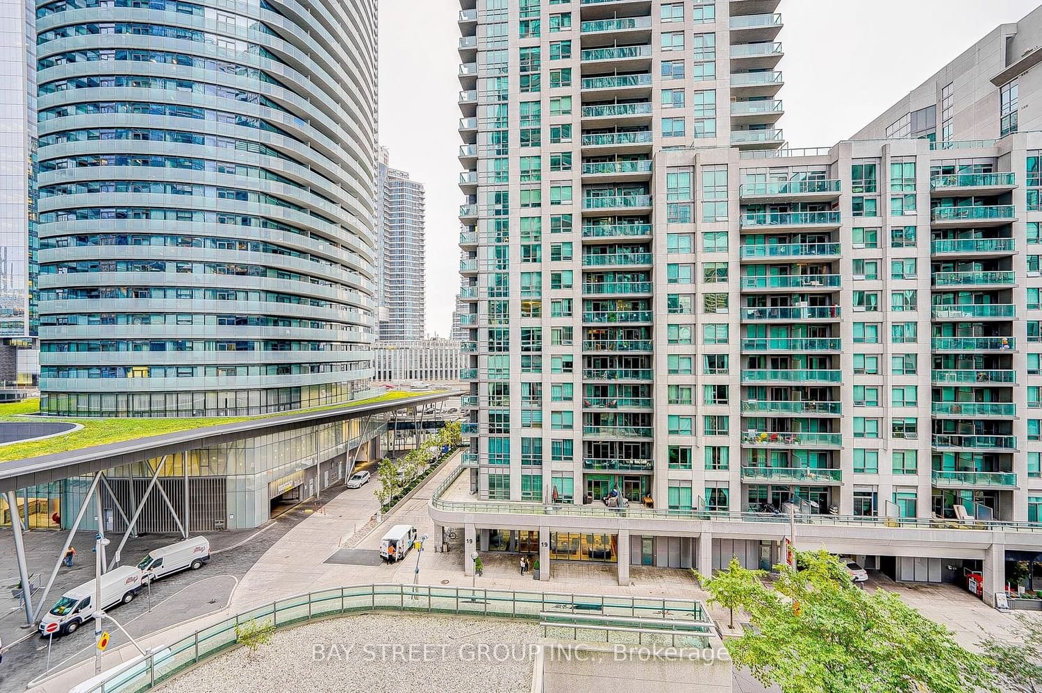 30 Grand Trunk Cres, unit 711 for rent - image #35