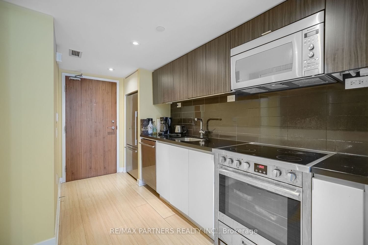 75 Queens Wharf Rd, unit 709 for sale - image #2