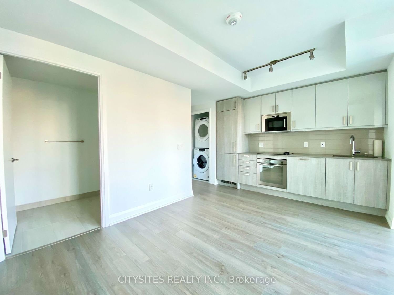 77 Mutual St, unit 1809 for rent - image #2