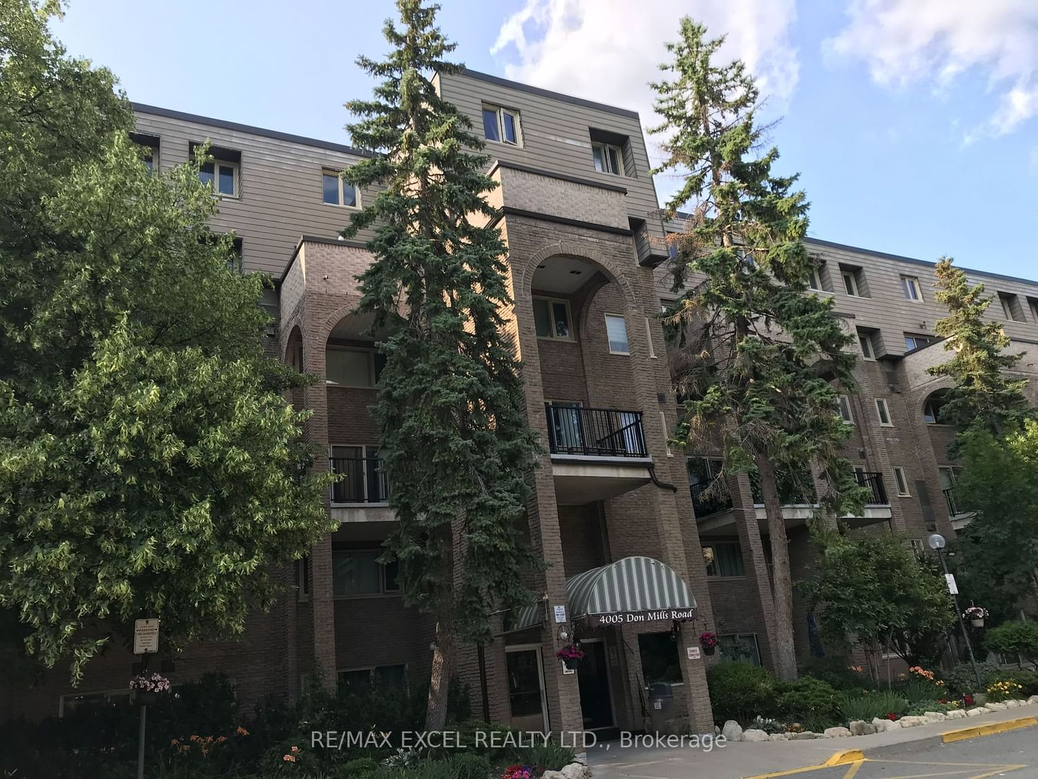 4005 Don Mills Rd, 4005 Don Mills Road Condos, 4 Beds, 3 Baths, Unit  #354