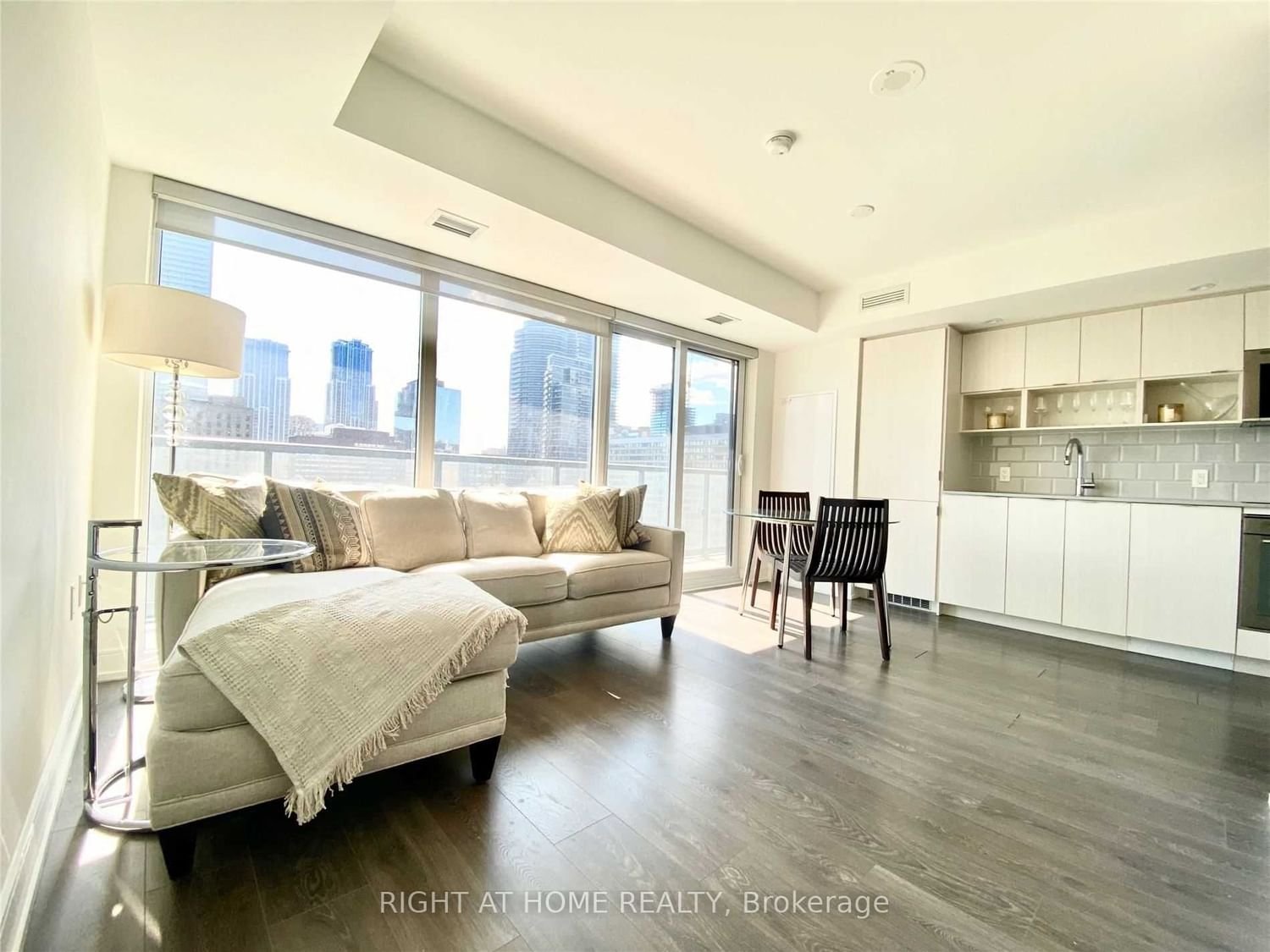 89 Mcgill St, unit 1412 for rent - image #2