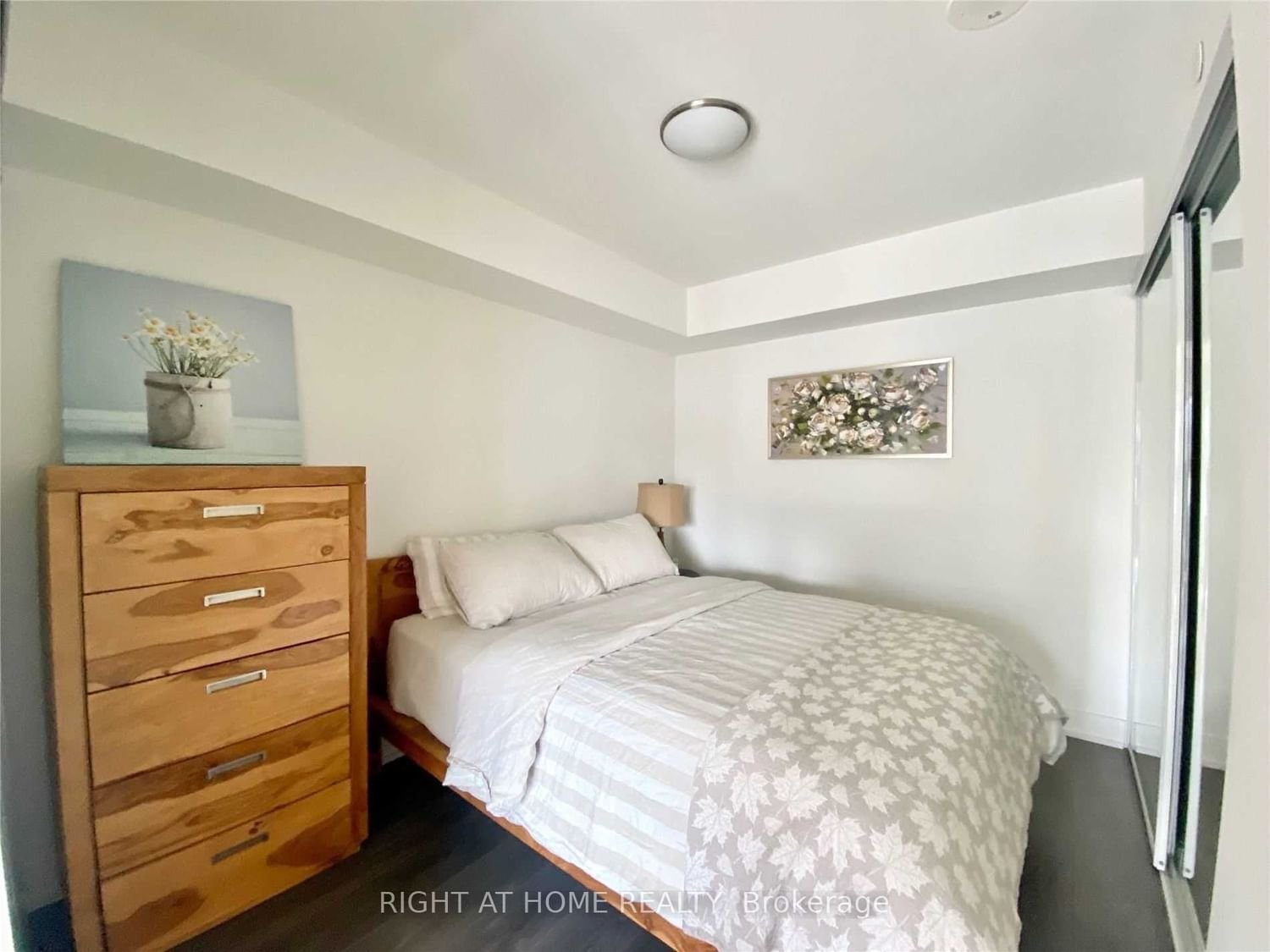 89 Mcgill St, unit 1412 for rent - image #4