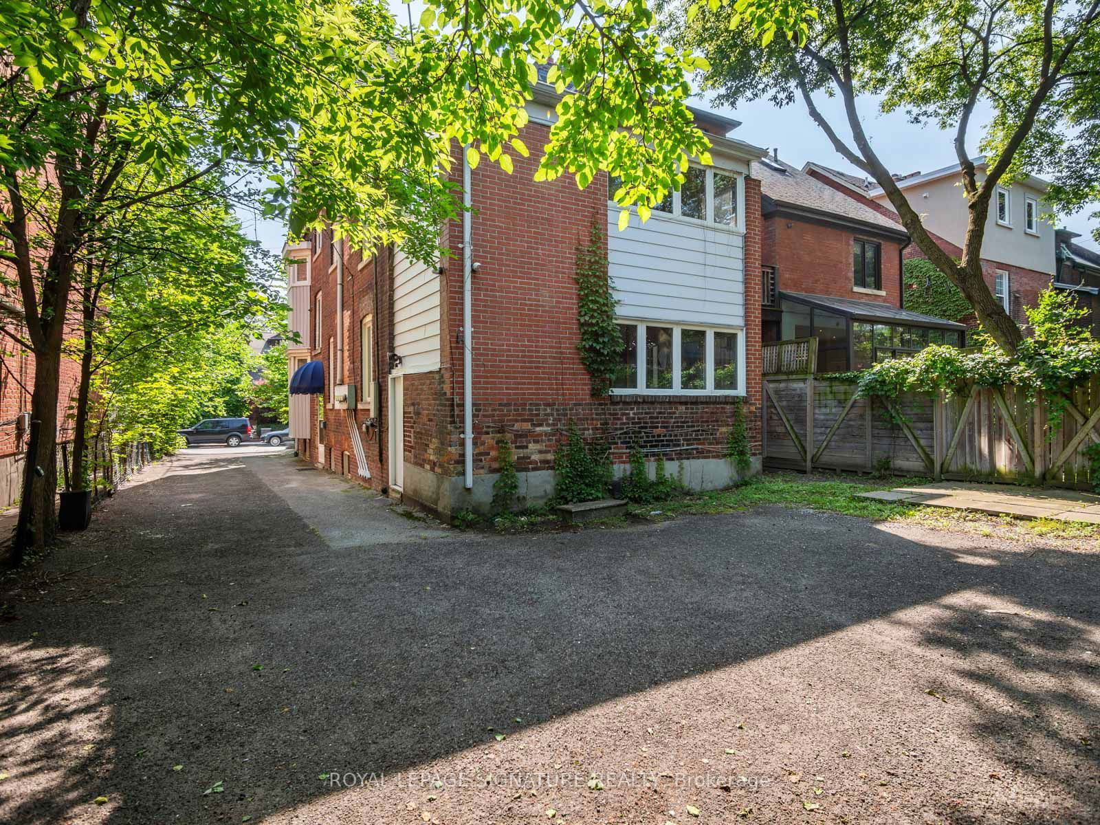 124 Walmer Rd for sale 