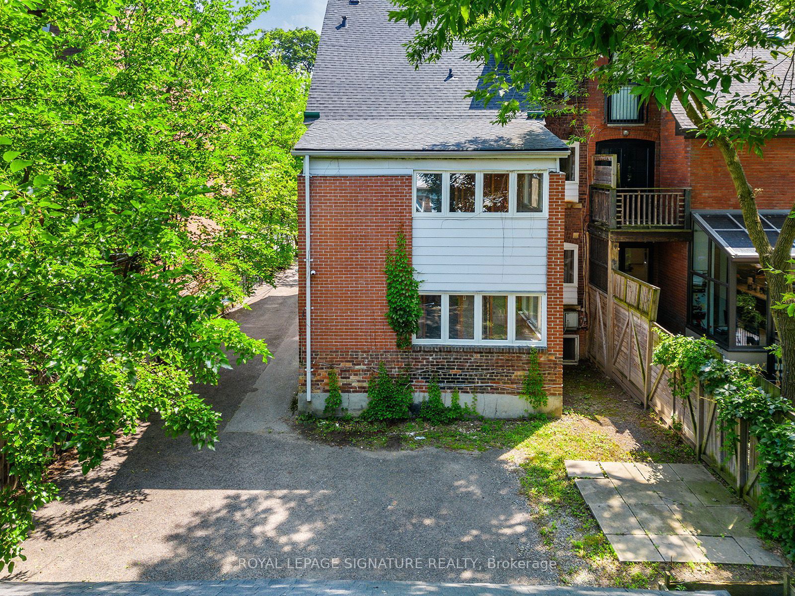 124 Walmer Rd for sale 