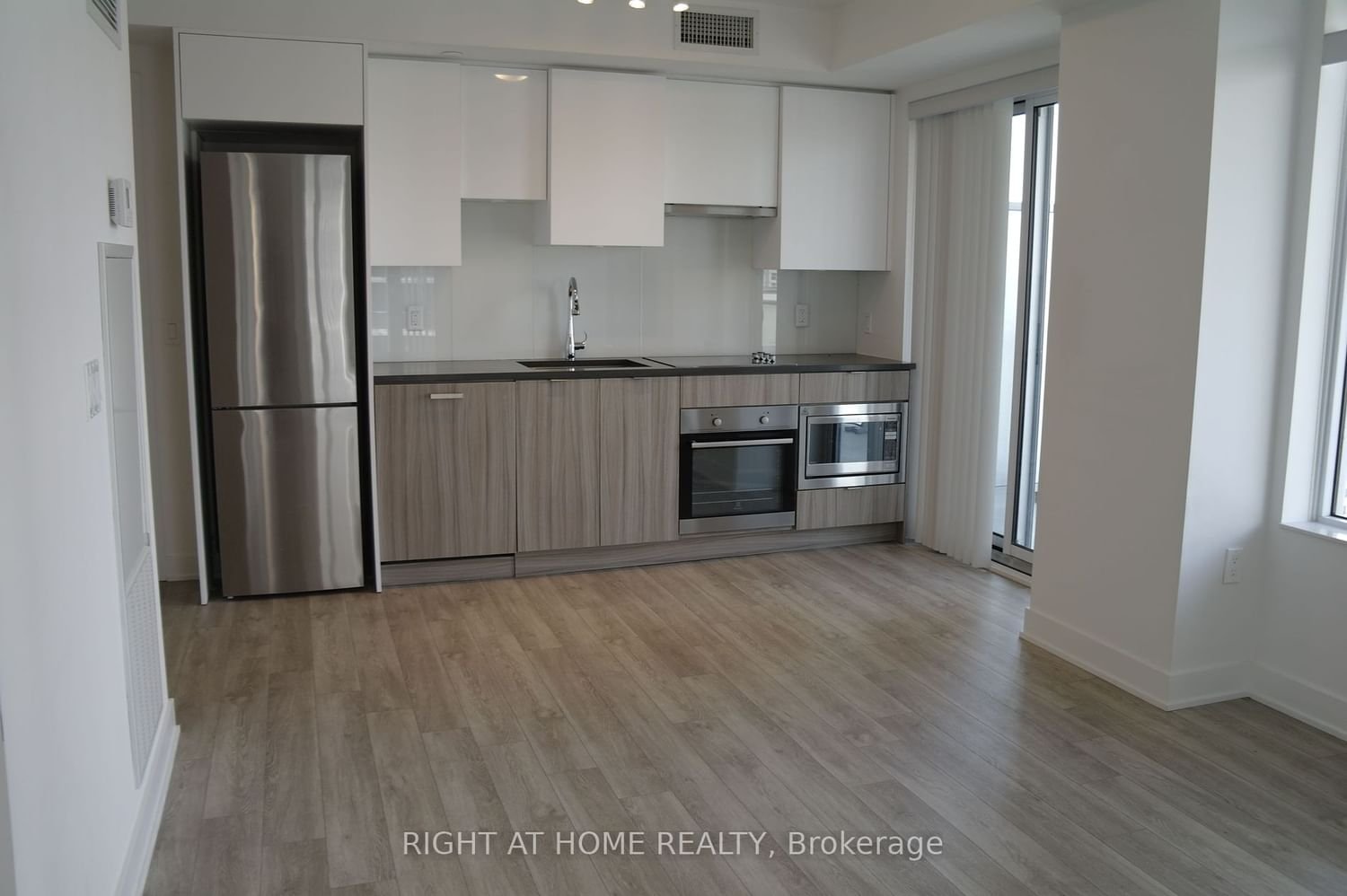 99 Broadway Ave, unit 2310 for rent - image #4