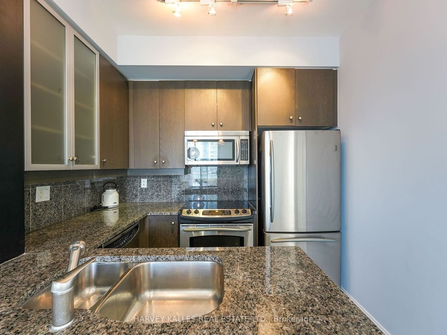 18 Yorkville Ave, unit 1305 for rent - image #36